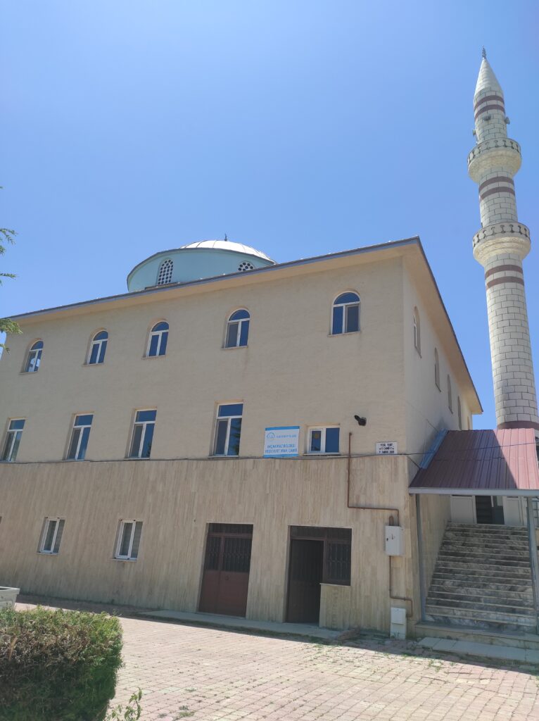 Akcakiraz Beldesi Yesilyurt Mahallesi Camisi