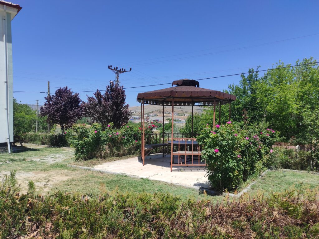 Akcakiraz Beldesi Yesilyurt Mahallesi Camisi cardak