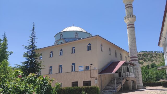 Akcakiraz Beldesi Yesilyurt Mahallesi Camisi dıstan