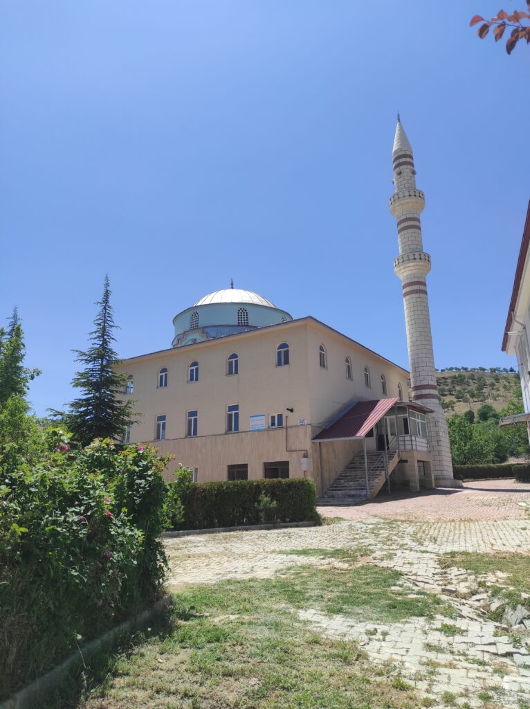 Akcakiraz Beldesi Yesilyurt Mahallesi Camisi dıstan