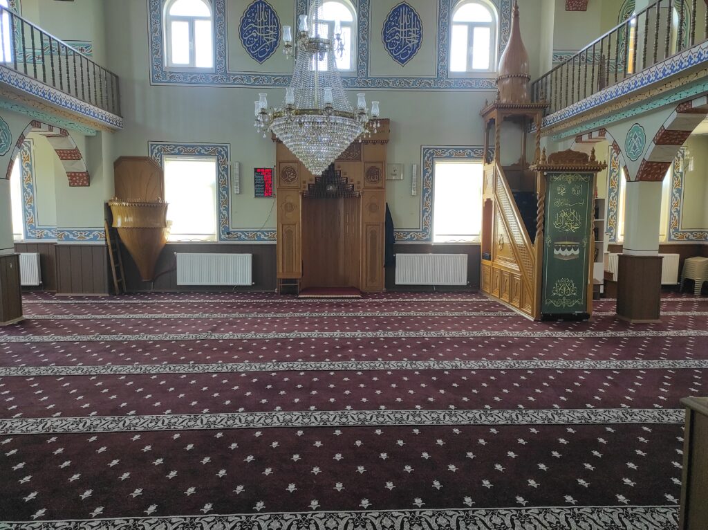 Akcakiraz Beldesi Yesilyurt Mahallesi Camisi minber