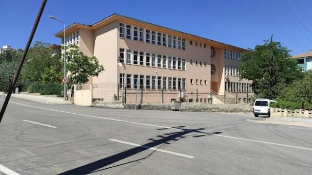 Elazığ Doğukent Ortaokulu dış görünüm